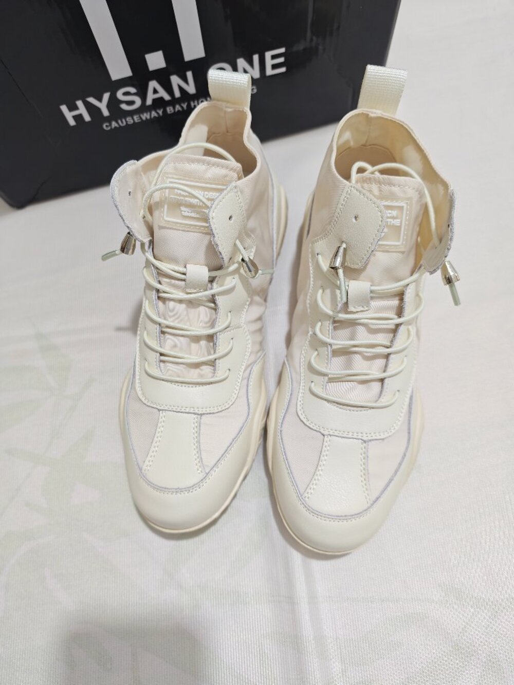 White Women New York Yankees High Top Sneakers - Picture 2 of 8